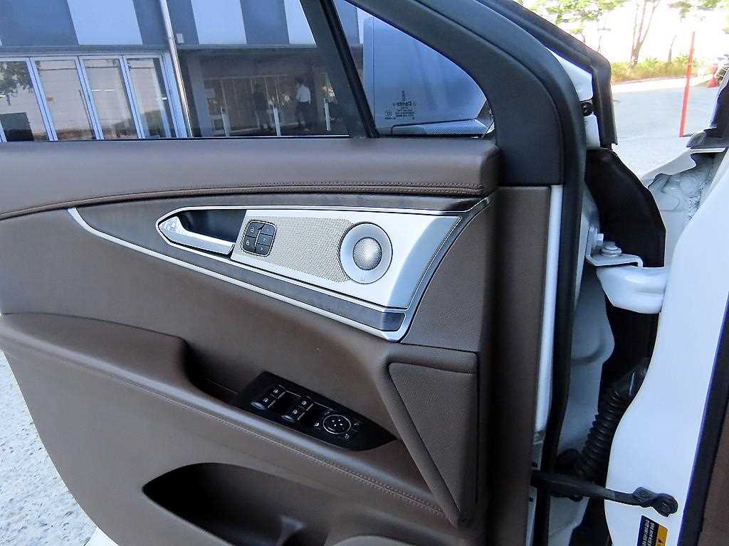 Lincoln MKX — photo 11