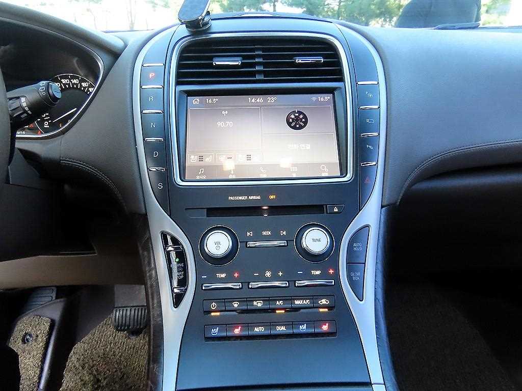 Lincoln MKX — photo 12