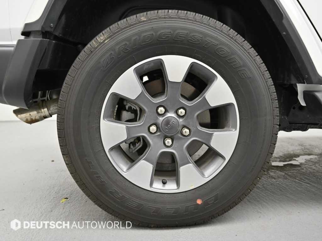 Jeep Wrangler — photo 05