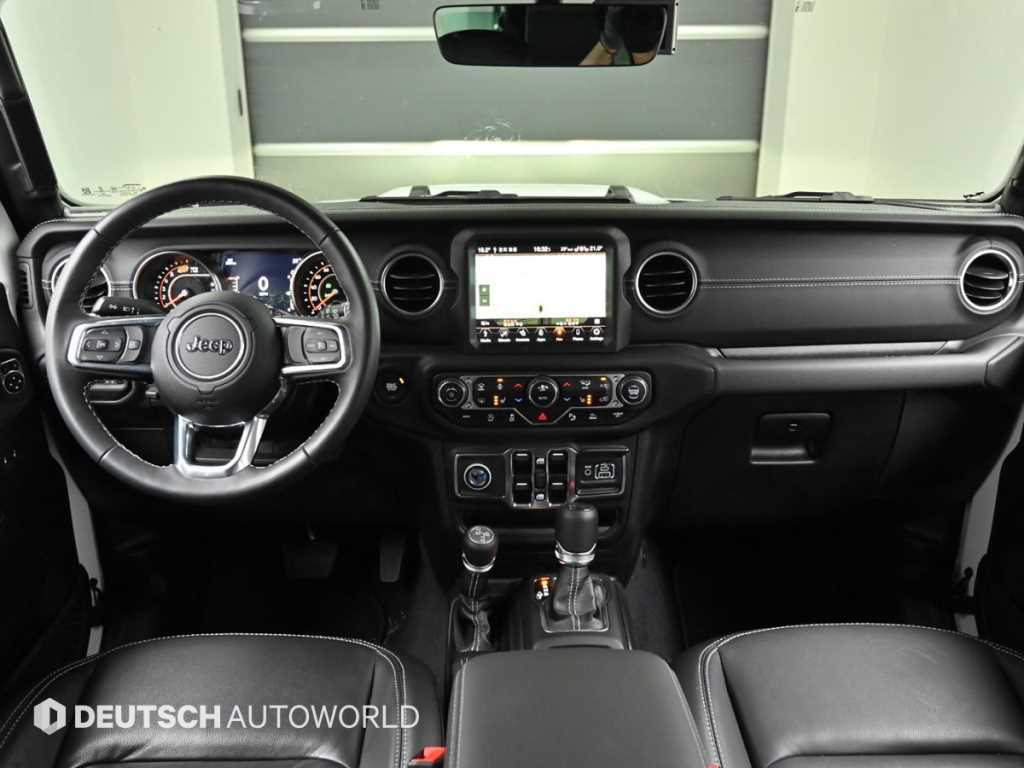 Jeep Wrangler — photo 07