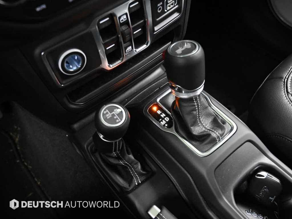 Jeep Wrangler — photo 09