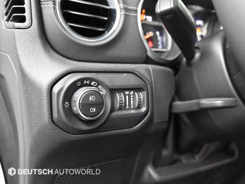 Jeep Wrangler — photo 18