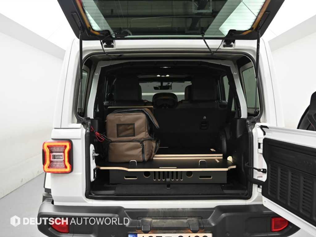 Jeep Wrangler — photo 19