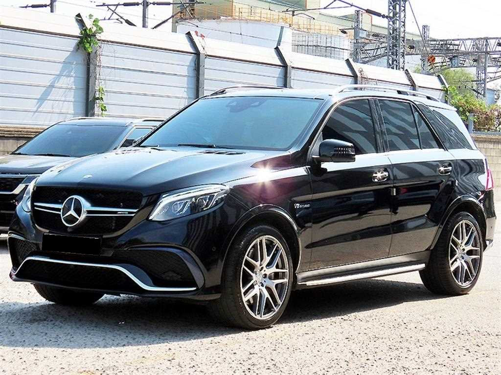 Mercedes-Benz GLE-Class — photo 02