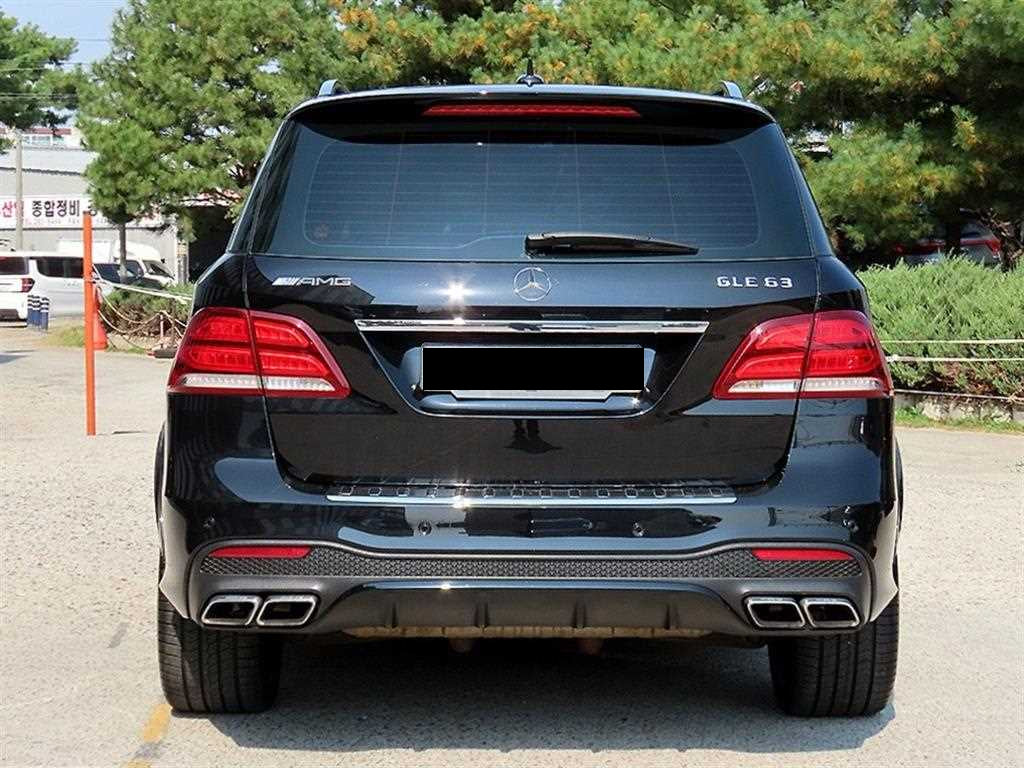 Mercedes-Benz GLE-Class — photo 04