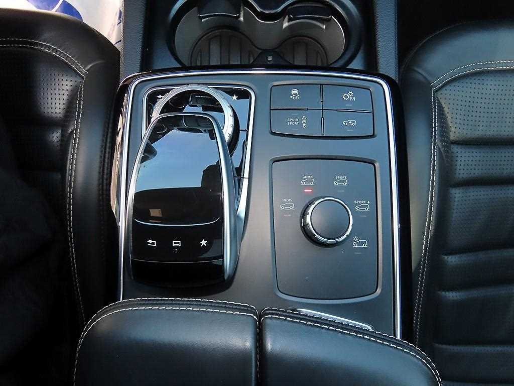 Mercedes-Benz GLE-Class — photo 11