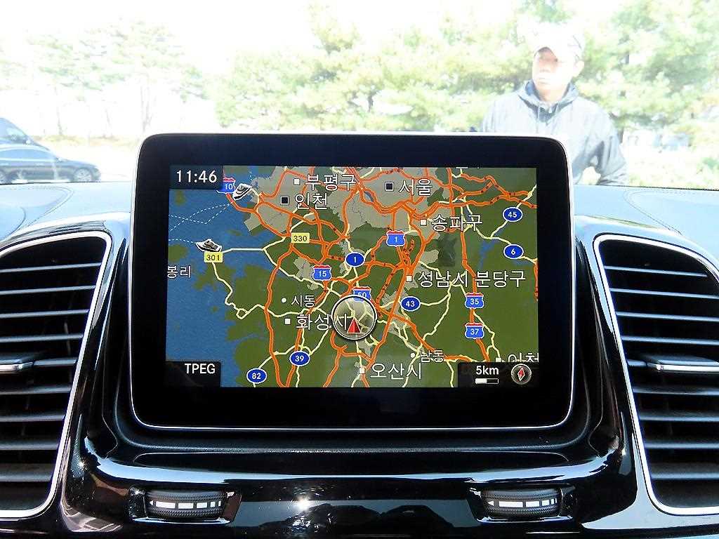Mercedes-Benz GLE-Class — photo 13