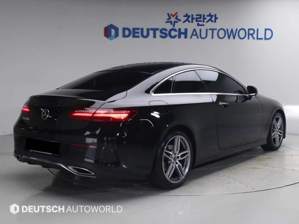 Mercedes-Benz E-Class — photo 02