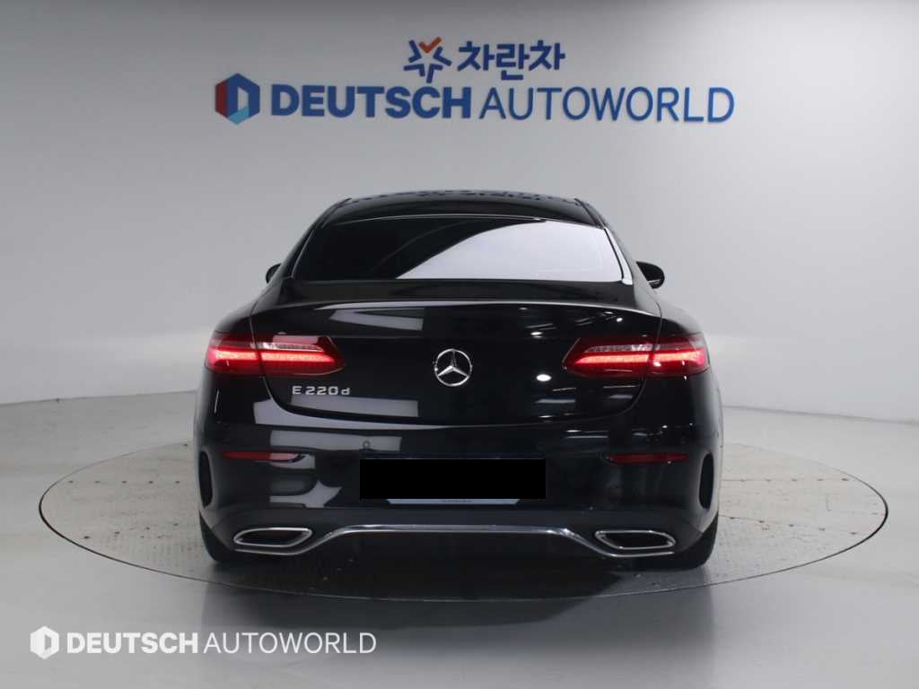 Mercedes-Benz E-Class — photo 04