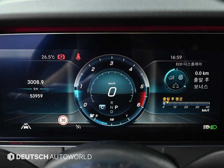 Mercedes-Benz E-Class — photo 08