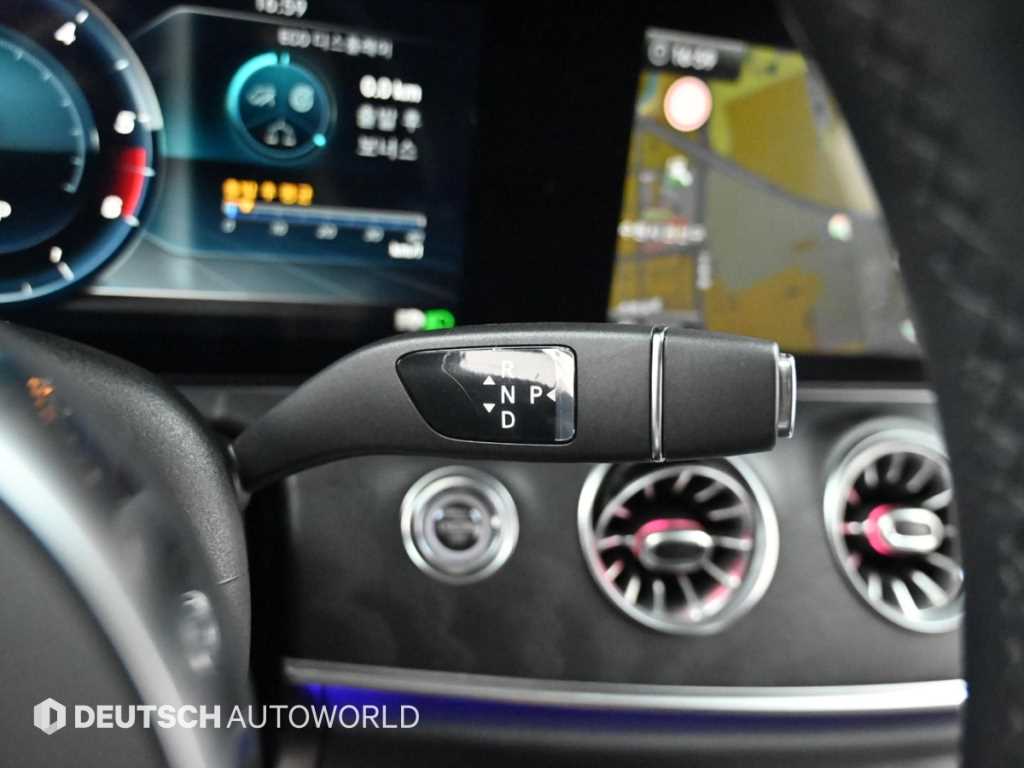 Mercedes-Benz E-Class — photo 09