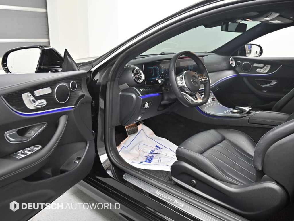 Mercedes-Benz E-Class — photo 11