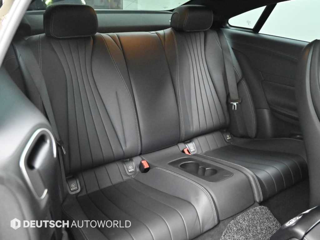 Mercedes-Benz E-Class — photo 12
