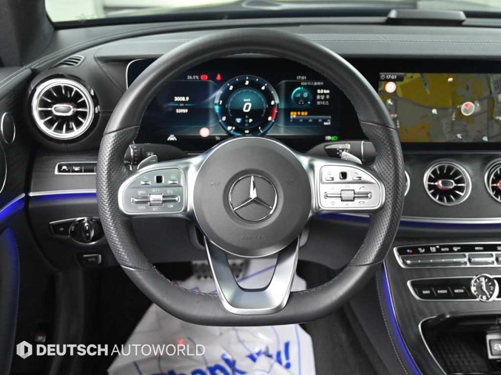 Mercedes-Benz E-Class — photo 13