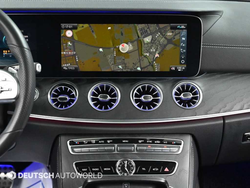 Mercedes-Benz E-Class — photo 14