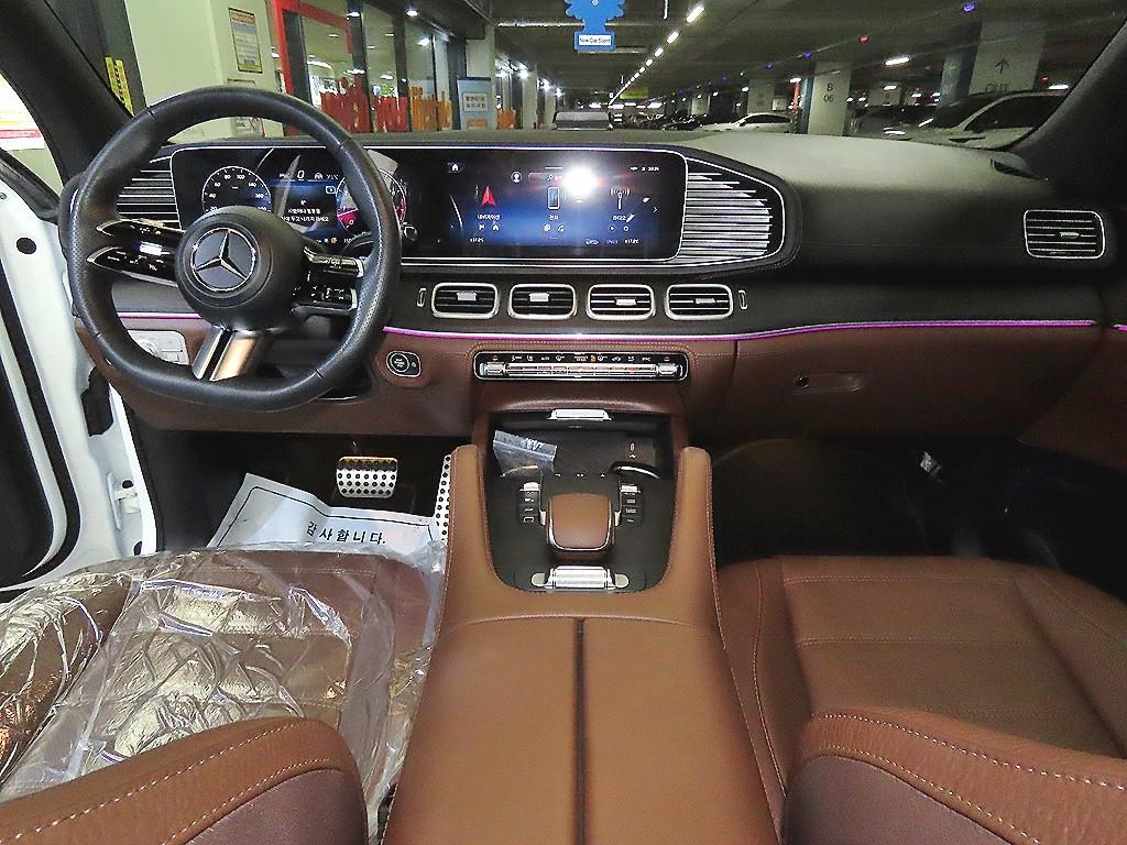 Mercedes-Benz GLS-Class — photo 10