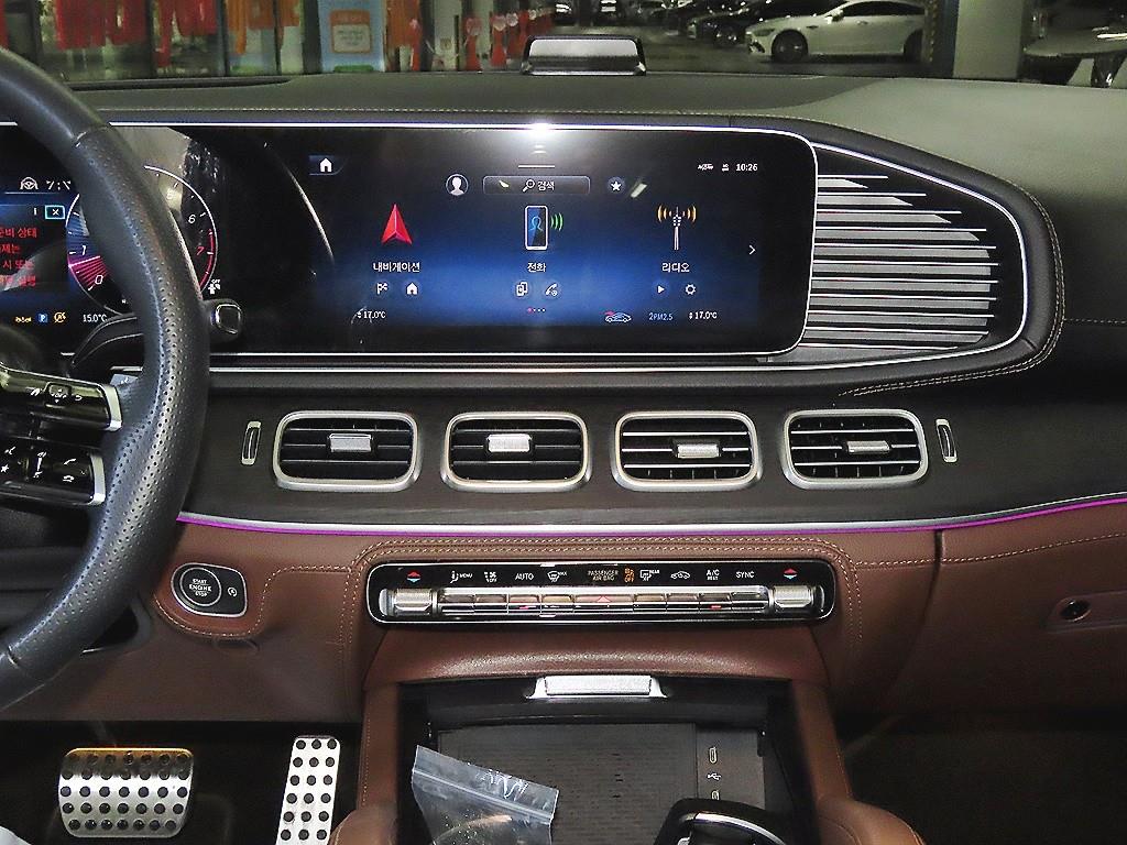 Mercedes-Benz GLS-Class — photo 11