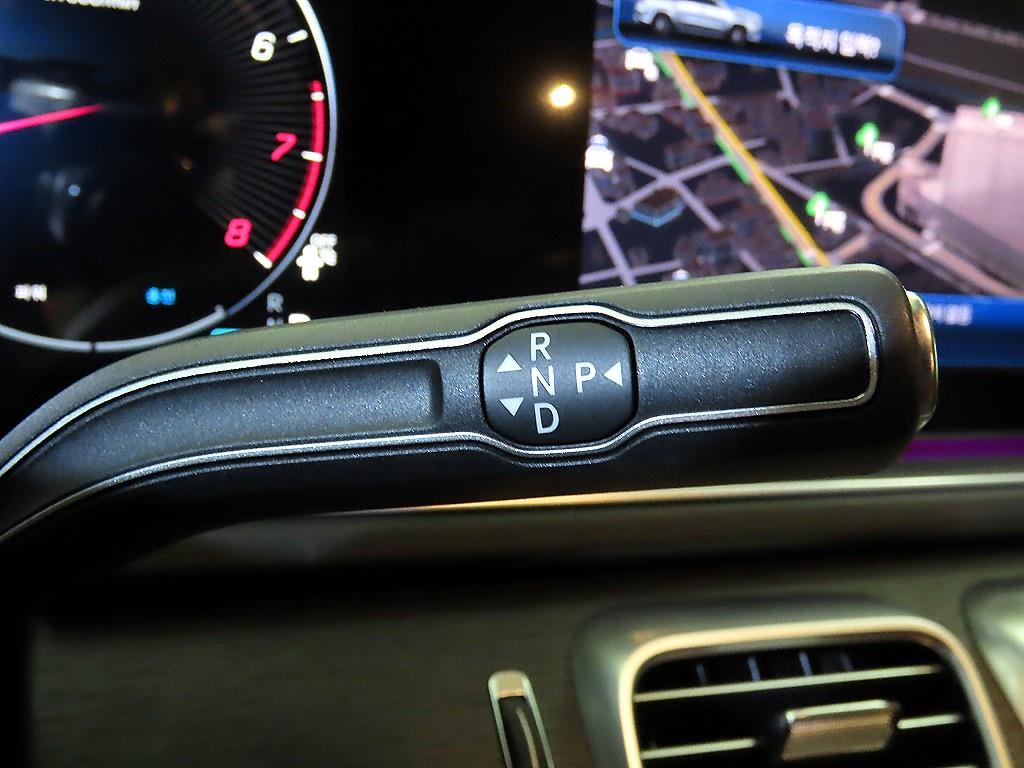 Mercedes-Benz GLS-Class — photo 12