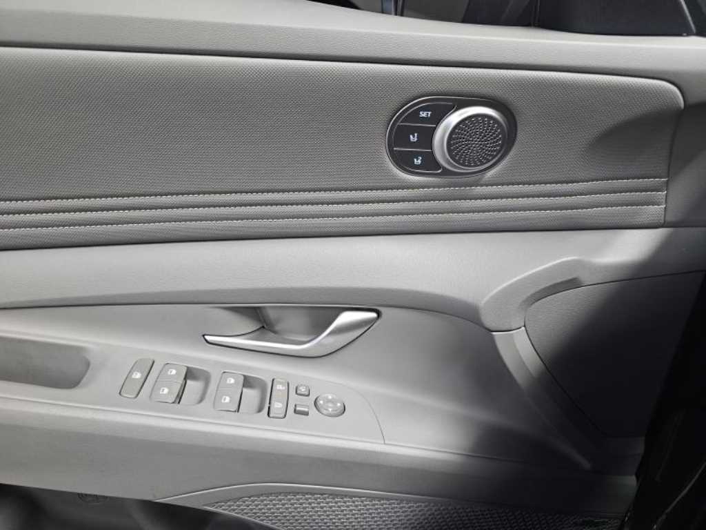 Hyundai Avante — photo 12
