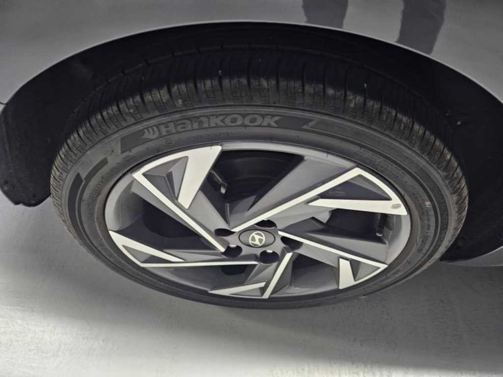 Hyundai Avante — photo 13