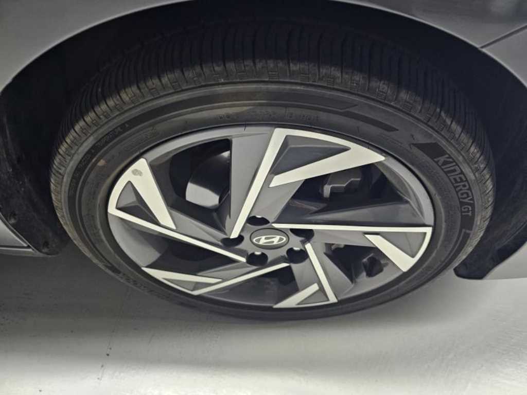Hyundai Avante — photo 14