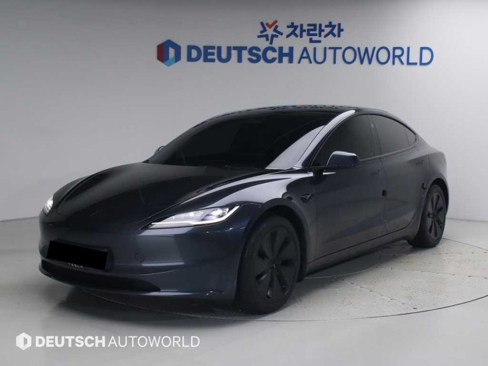 Tesla Model 3 — photo 01