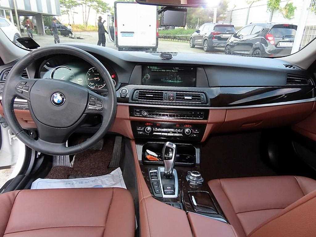 BMW 5-Series — photo 07