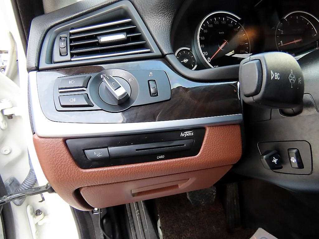 BMW 5-Series — photo 13
