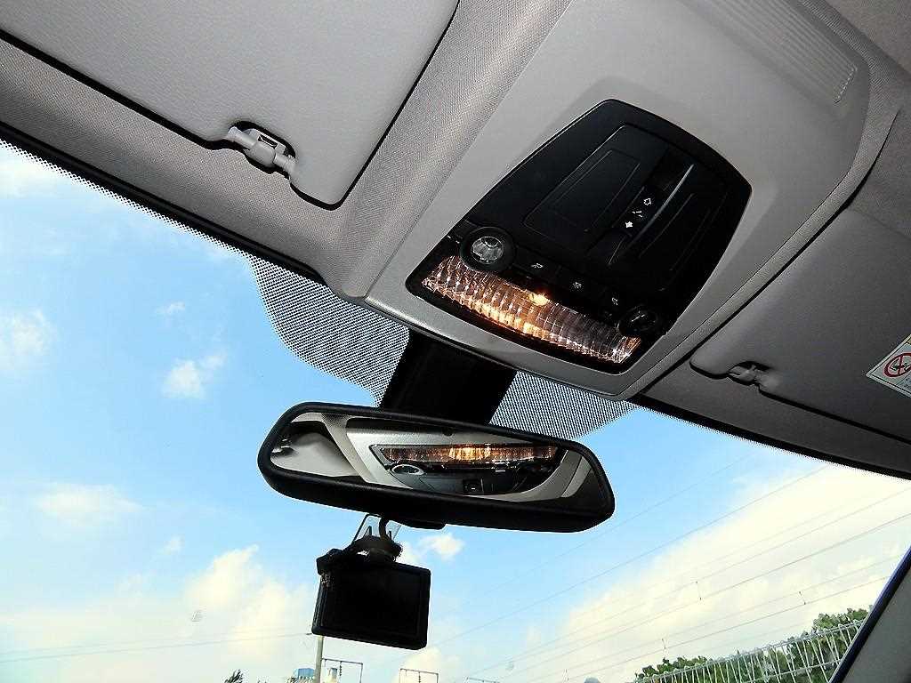 BMW 5-Series — photo 16
