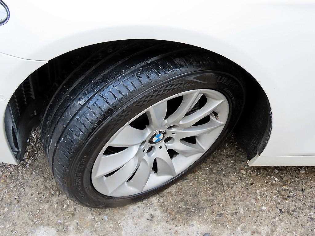BMW 5-Series — photo 20