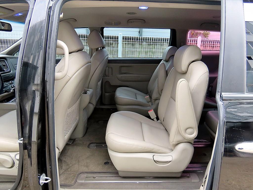 Kia Carnival — photo 07