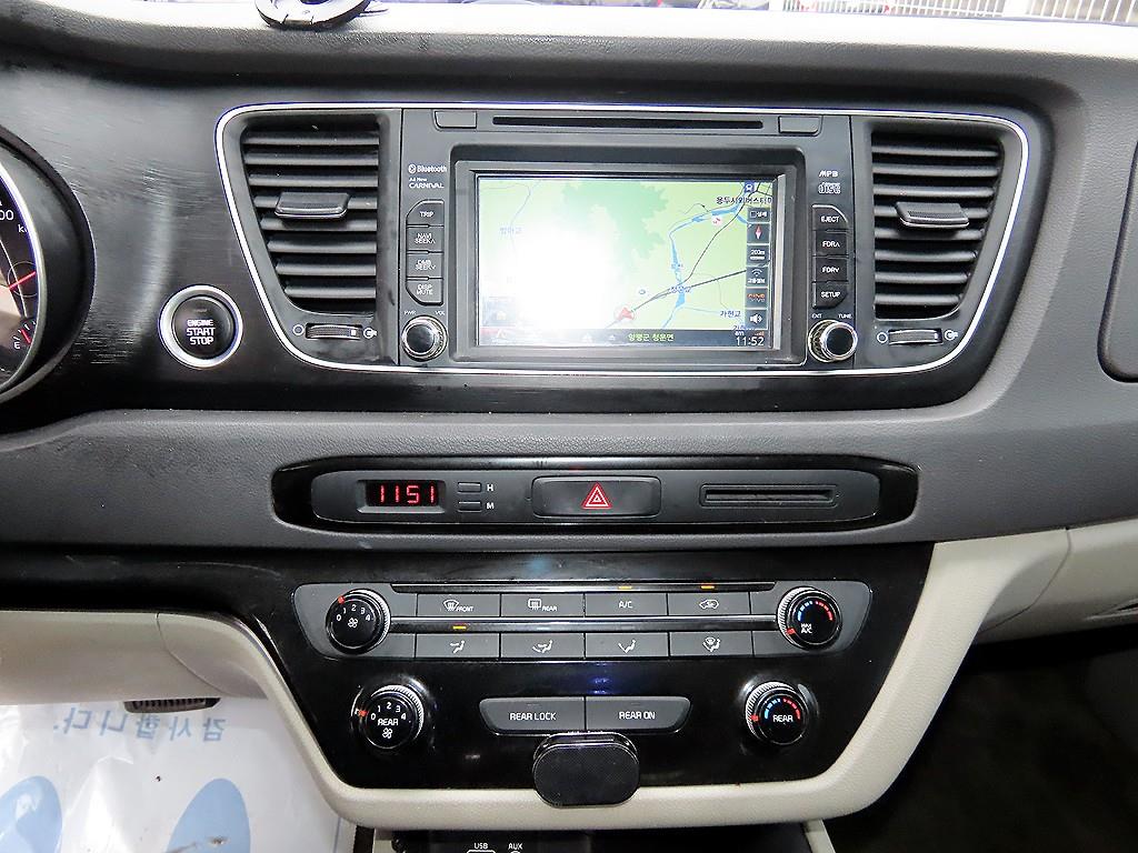 Kia Carnival — photo 16