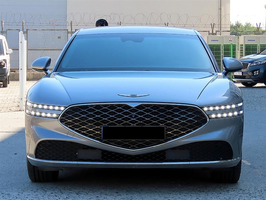 Genesis G90 — photo 01