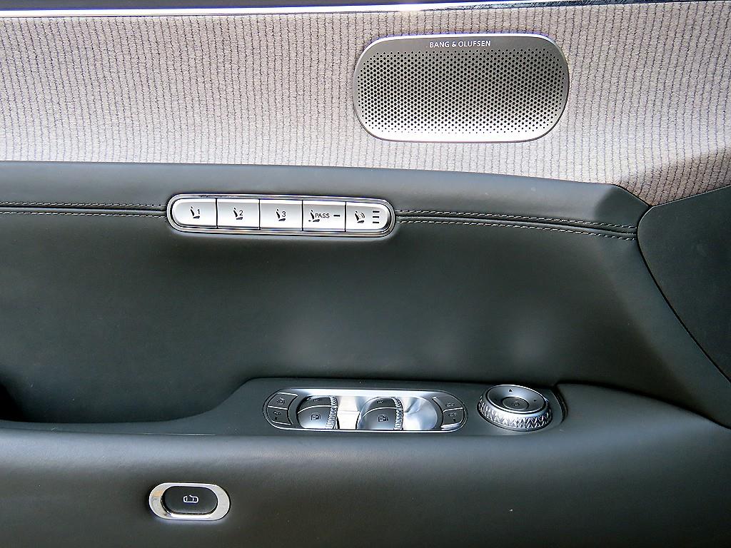 Genesis G90 — photo 12