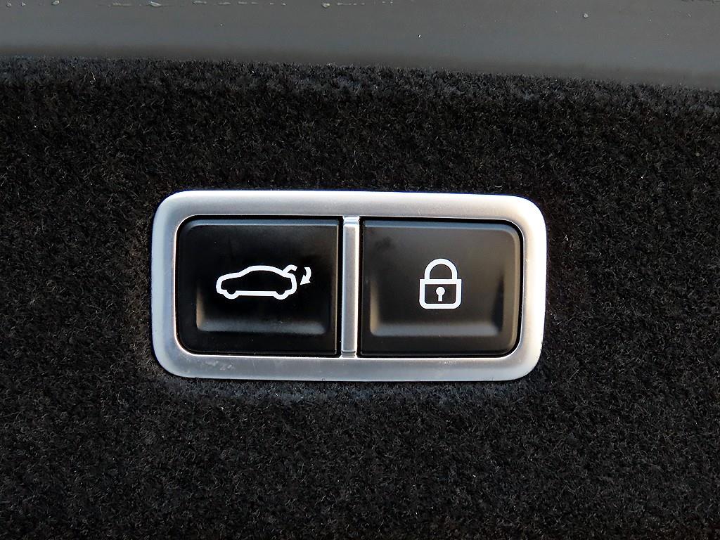 Genesis G90 — photo 16