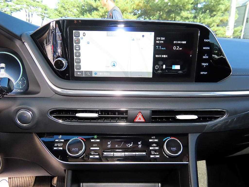 Hyundai Sonata — photo 16