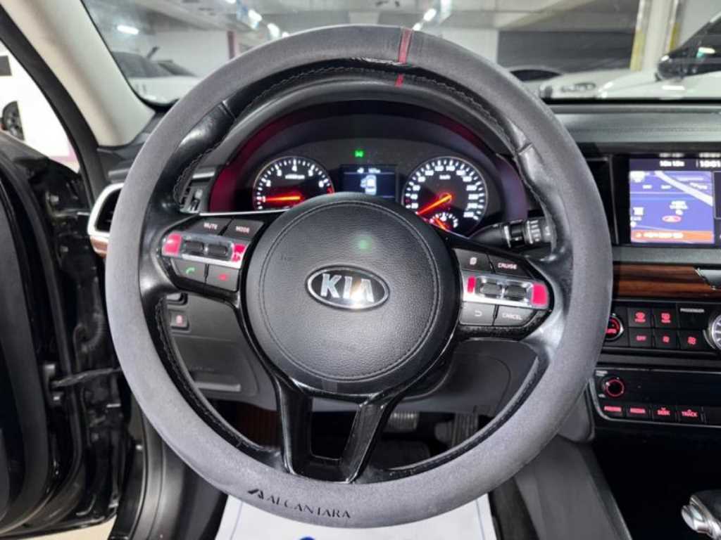 Kia K7 — photo 08