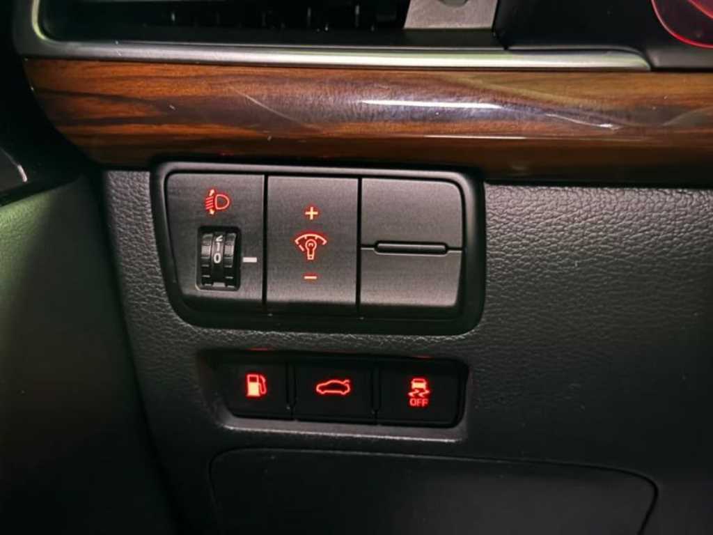 Kia K7 — photo 13