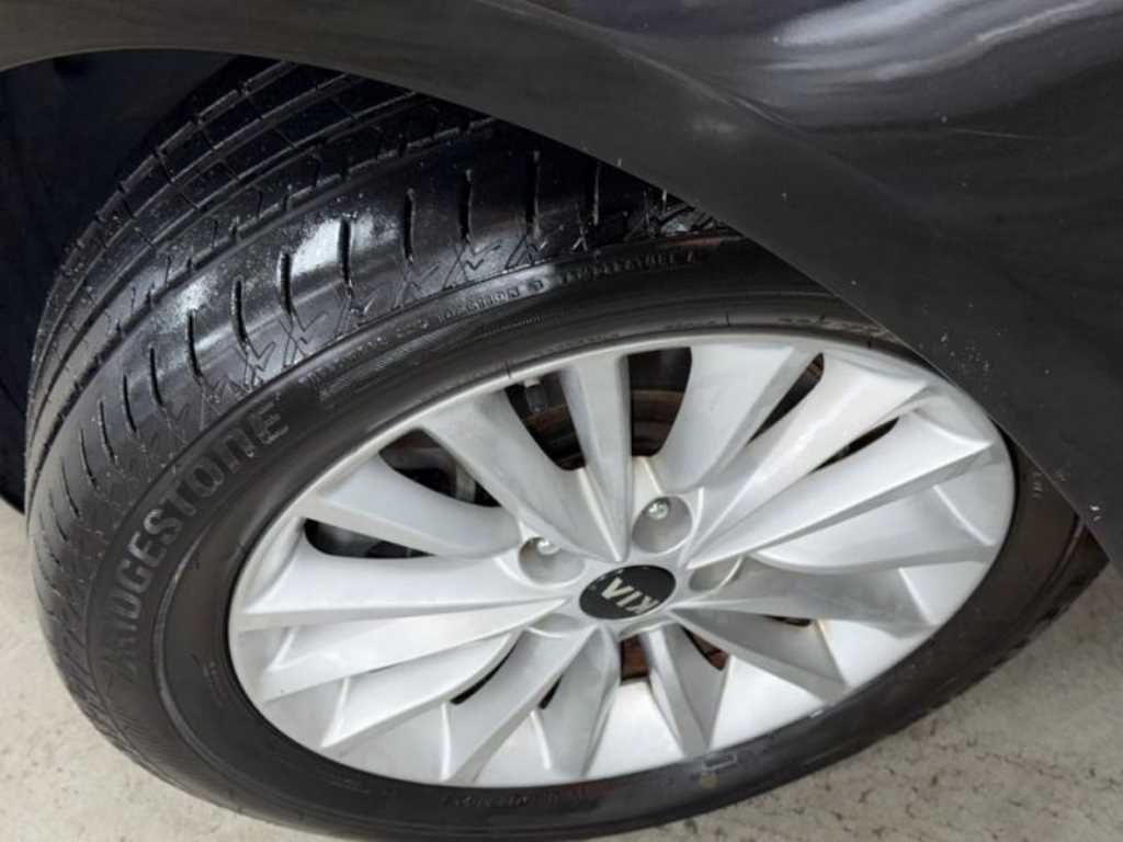 Kia K7 — photo 20