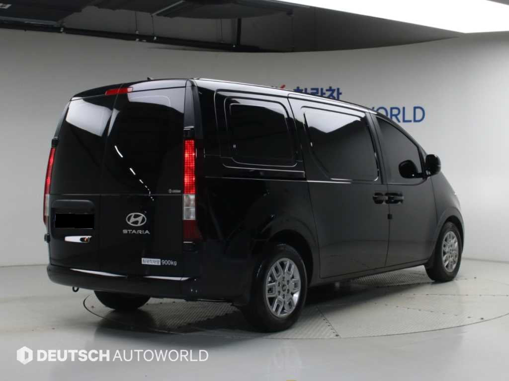 Hyundai Staria — photo 02