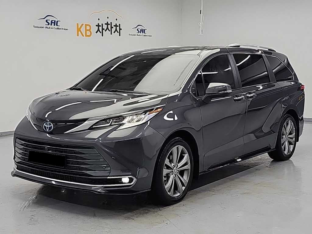 Toyota Sienna — photo 01