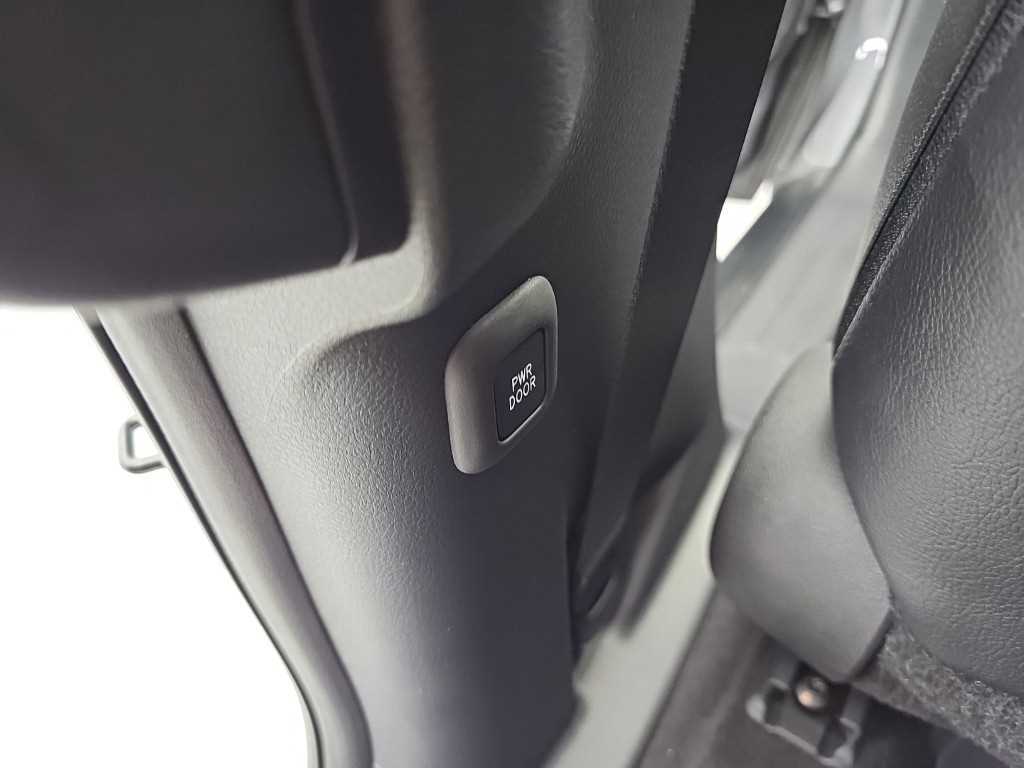 Toyota Sienna — photo 14