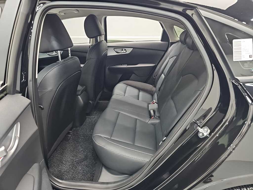 Kia K3 — photo 12