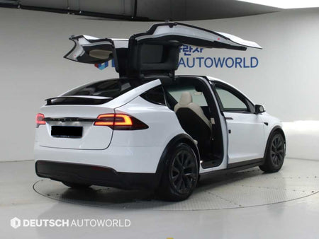 Tesla Model X — photo 02