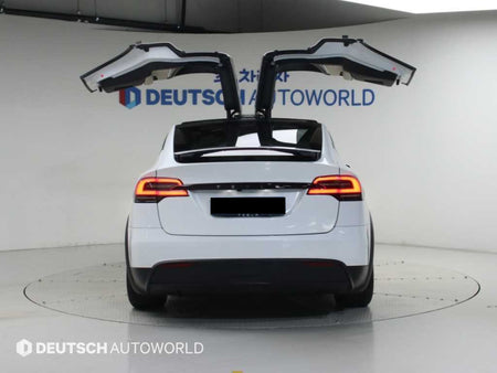 Tesla Model X — photo 04