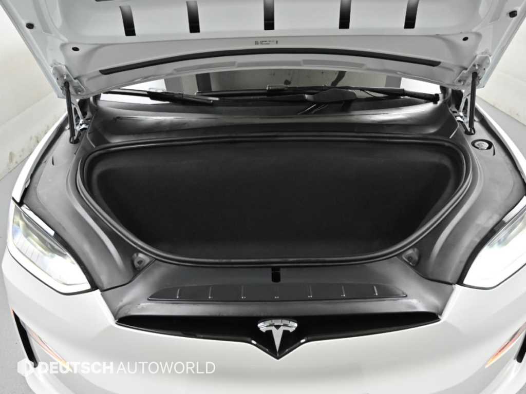 Tesla Model X — photo 06