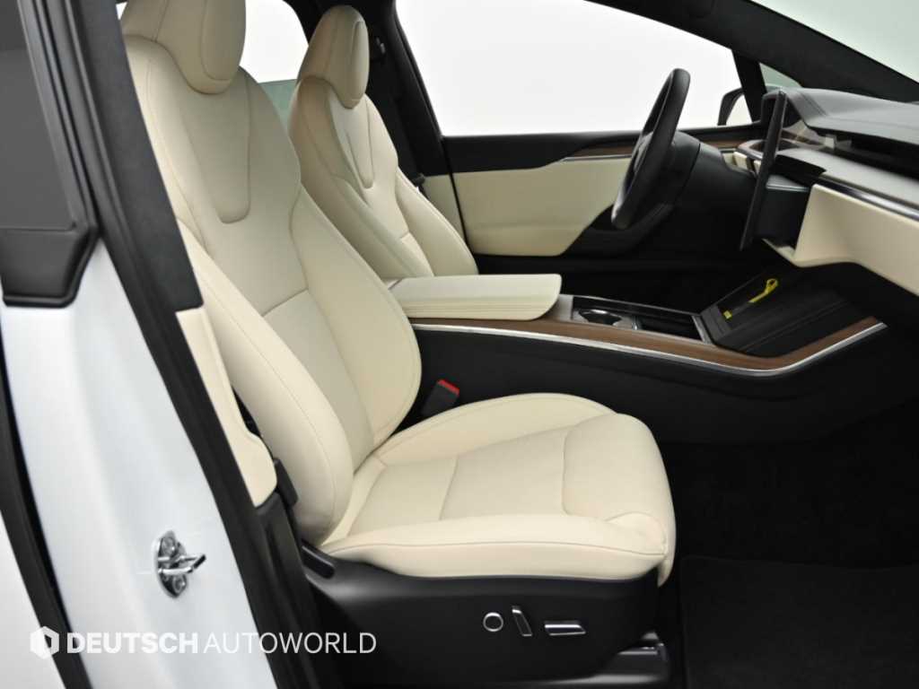 Tesla Model X — photo 10