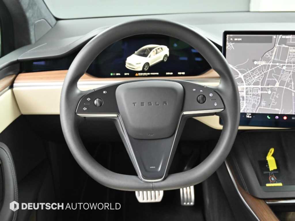 Tesla Model X — photo 13