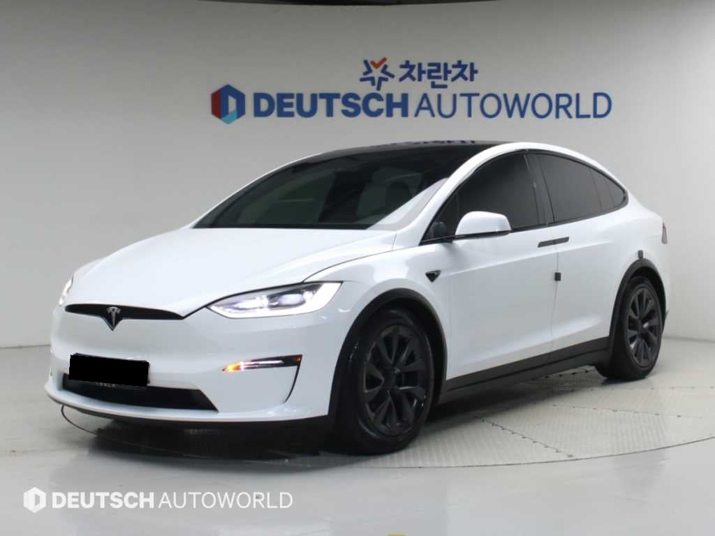 Tesla Model X — photo 20