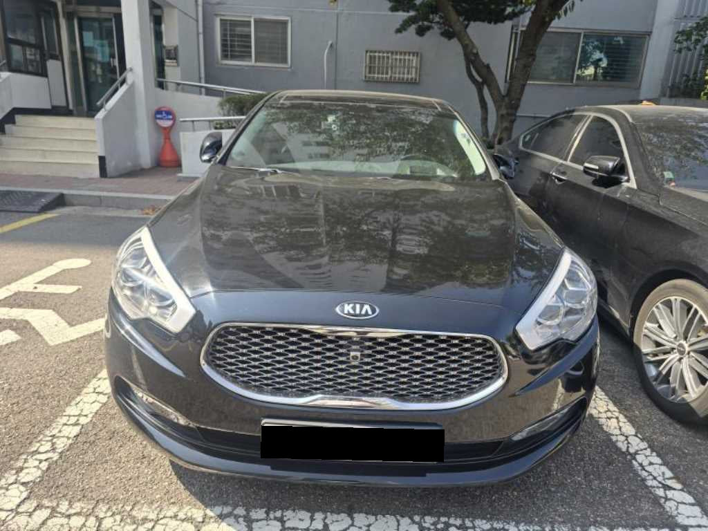 Kia K9 — photo 01